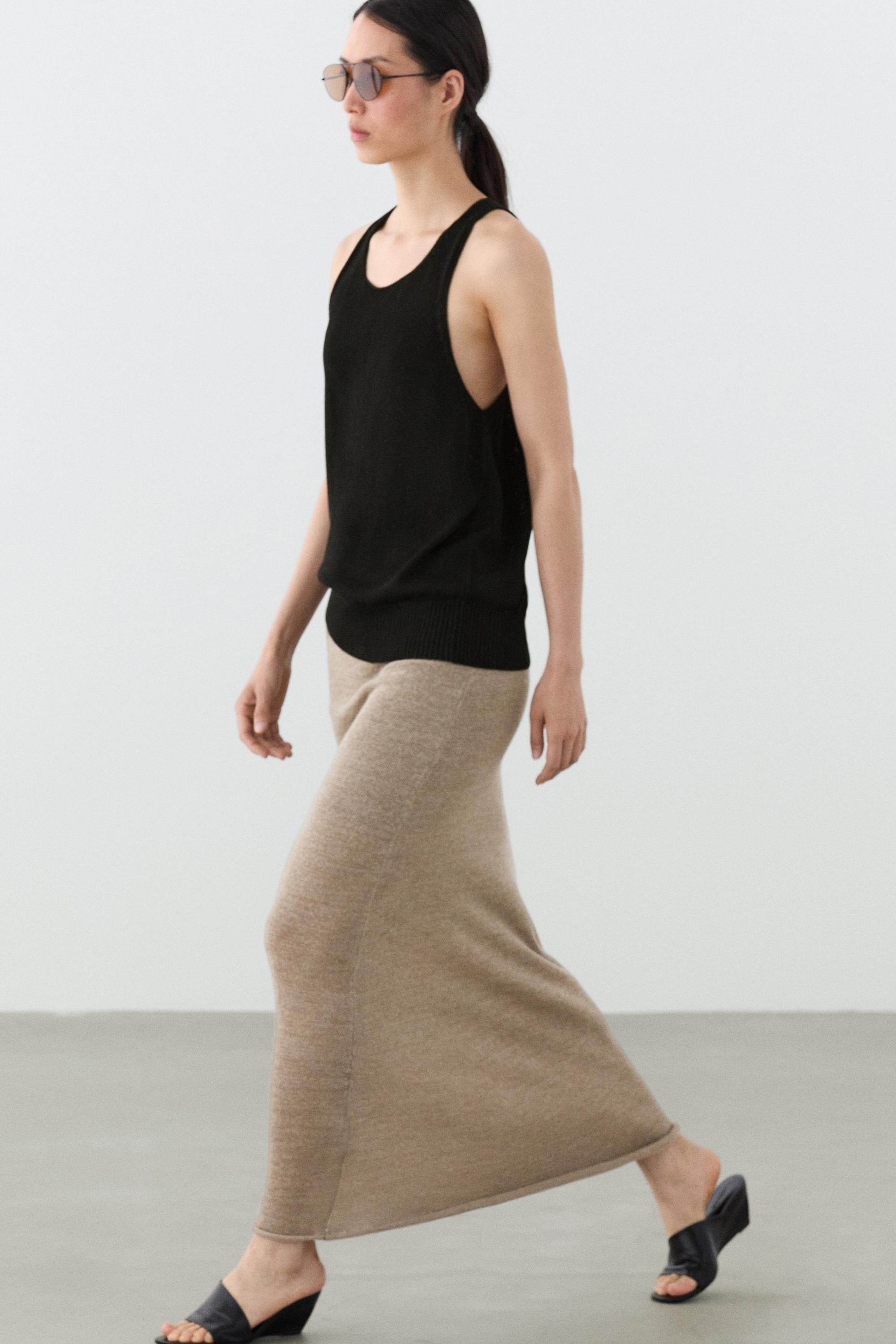 Total look flared knit skirt